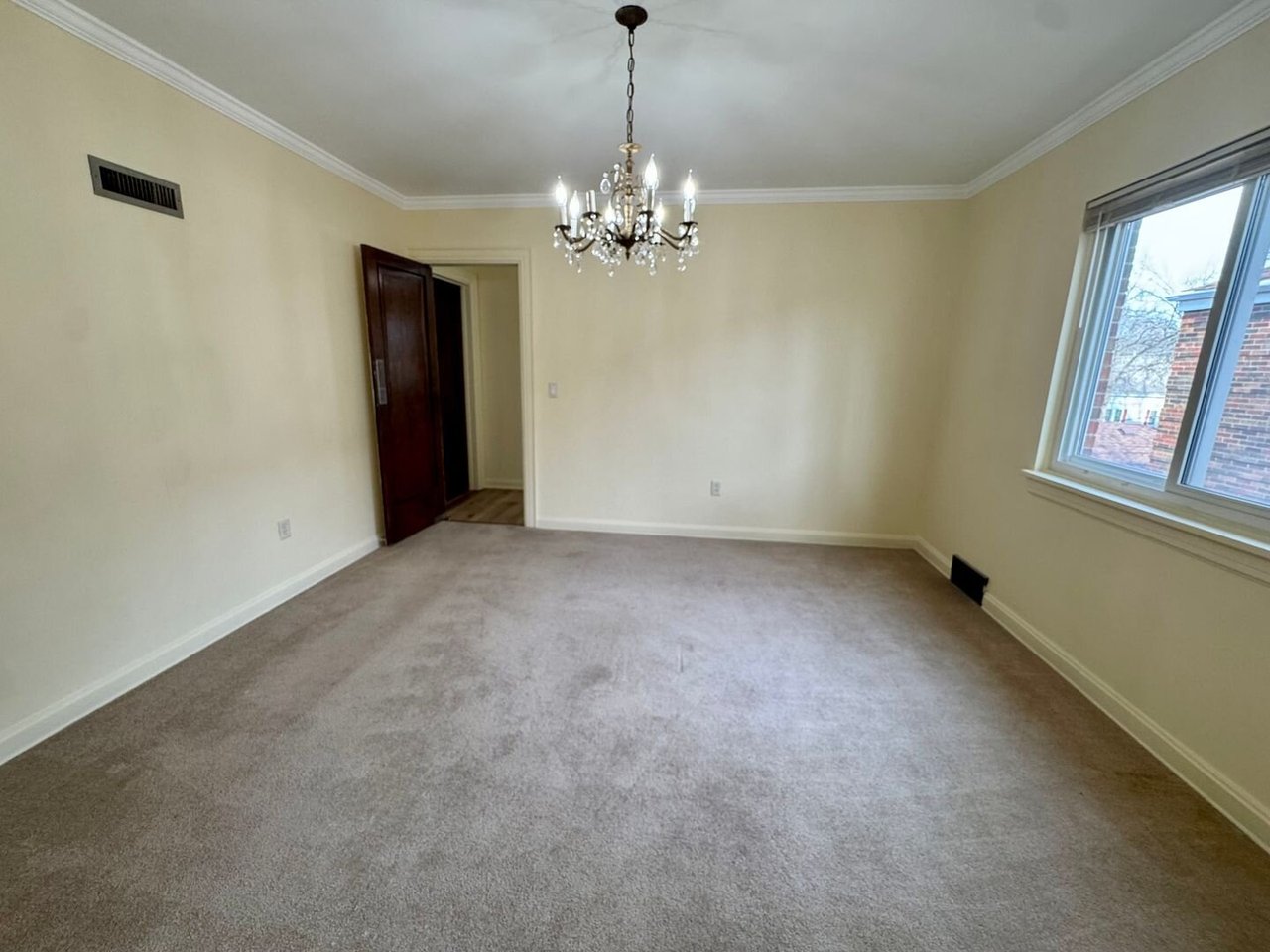 234 E Pleasant Street Davenport, IA 52803