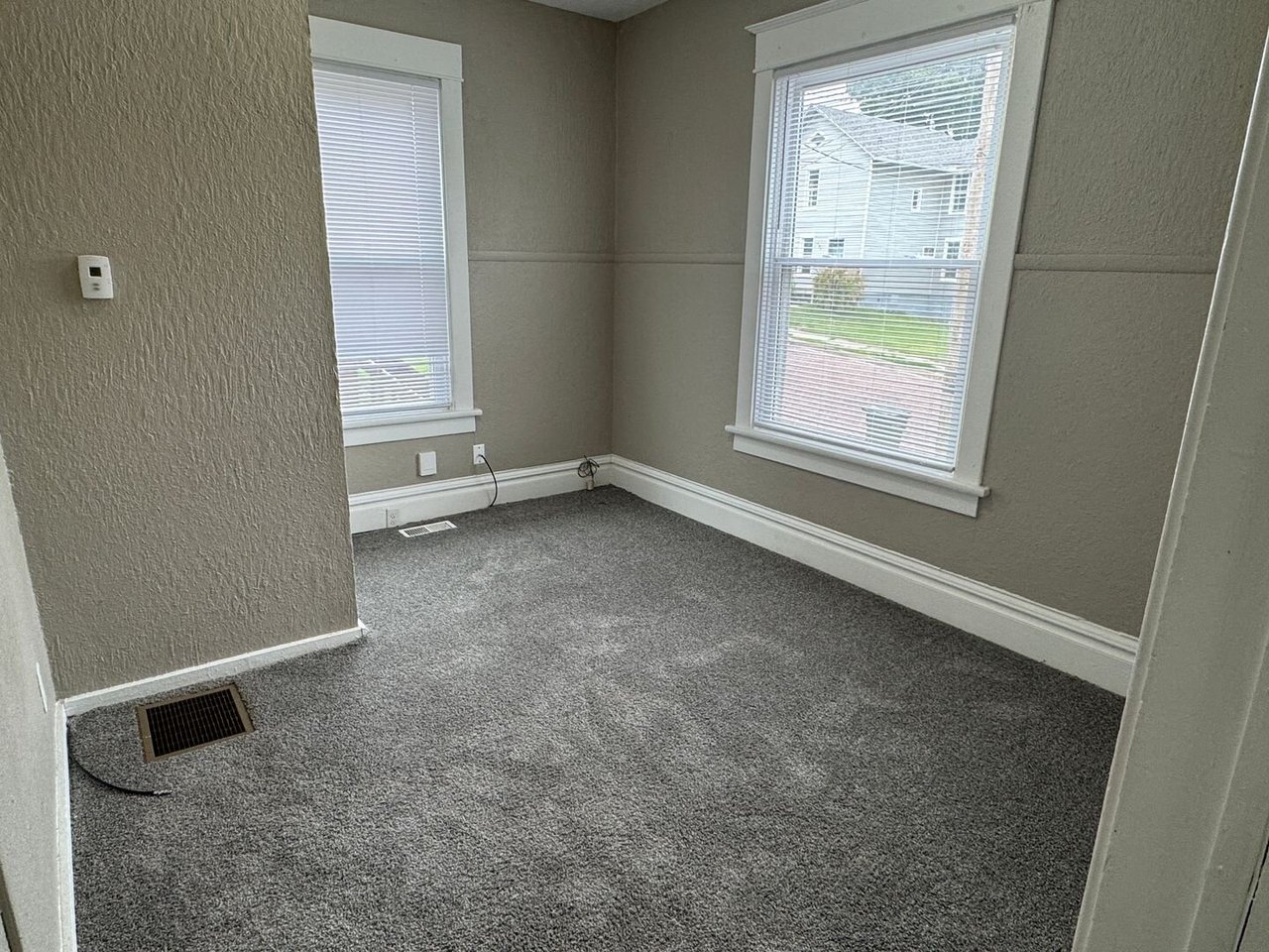 PM 411 E 8th Street - 411 E 8th Street Lower Unit Davenport, IA 52803