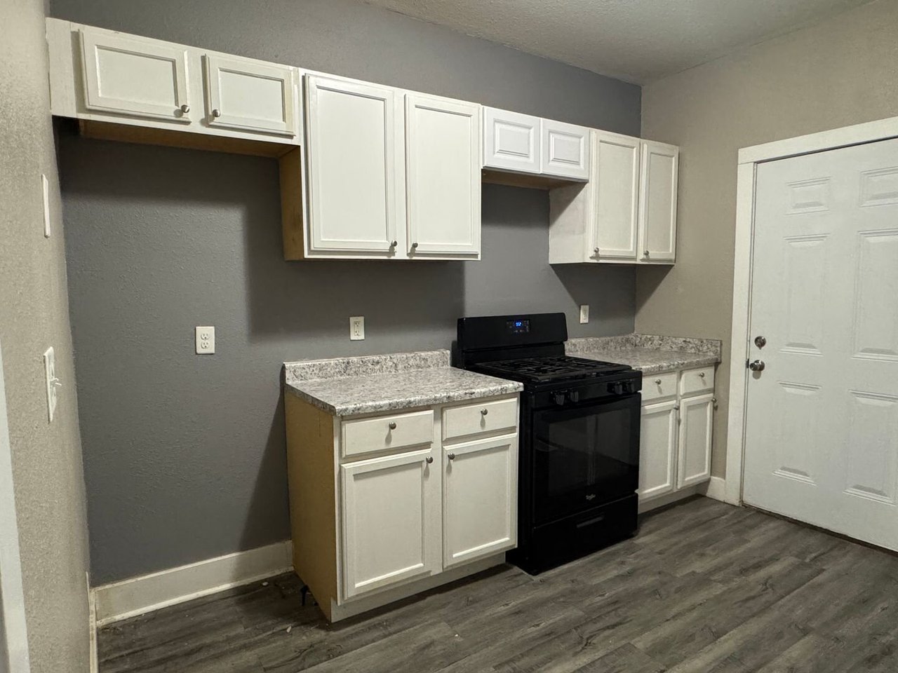 PM 411 E 8th Street - 411 E 8th Street Lower Unit Davenport, IA 52803