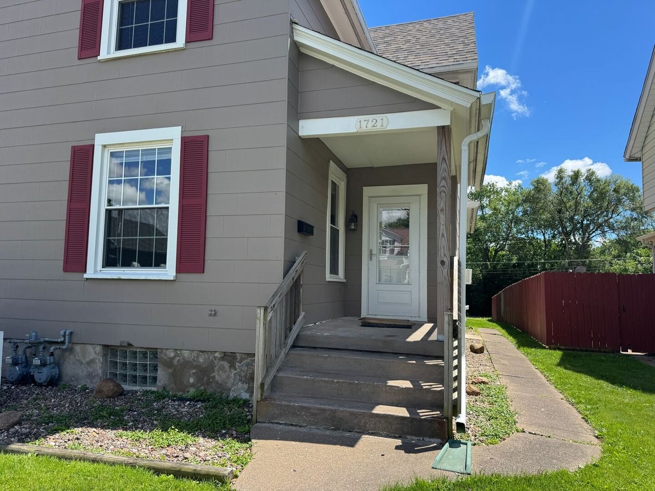1721 W 16th Street Davenport, IA 52804
