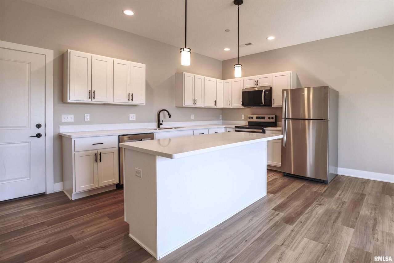 1006 S 4th Street Clinton, IA 52732
