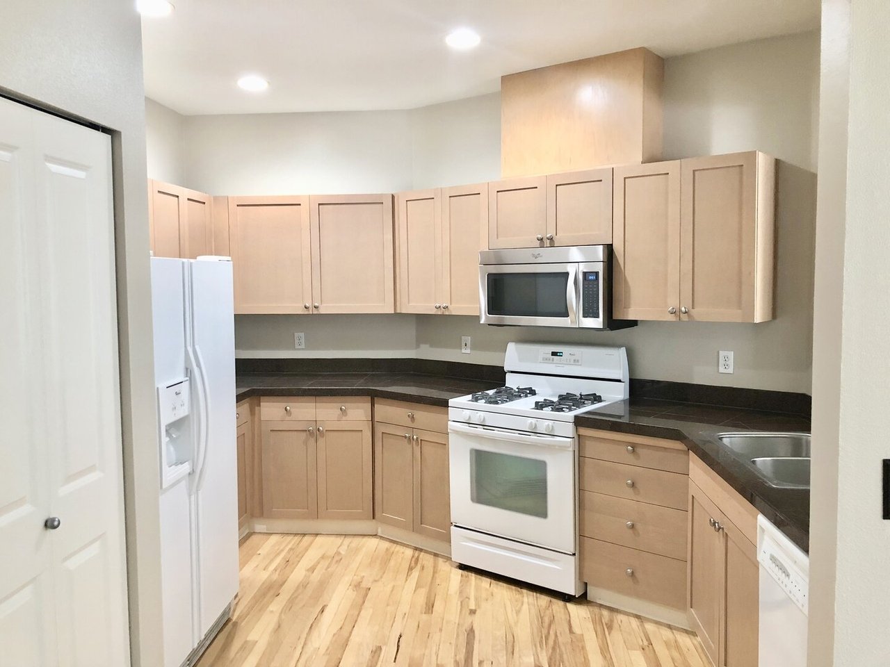 23120 NE 8th Pl Sammamish, WA 98074