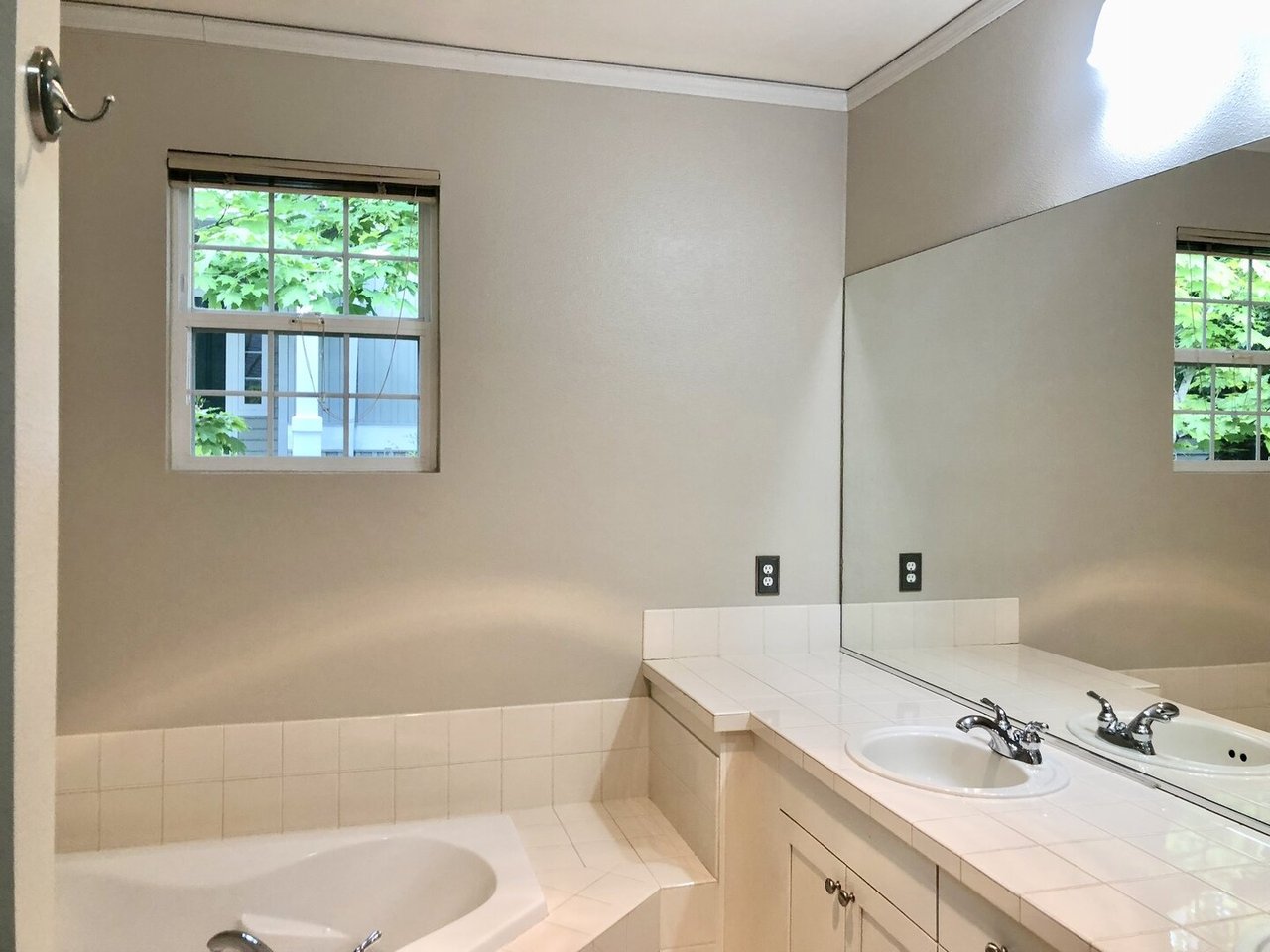 23120 NE 8th Pl Sammamish, WA 98074
