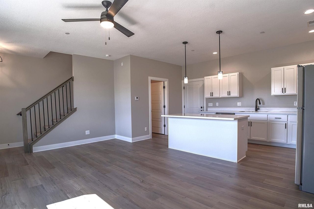 1004 S 4th Street Clinton, IA 52732