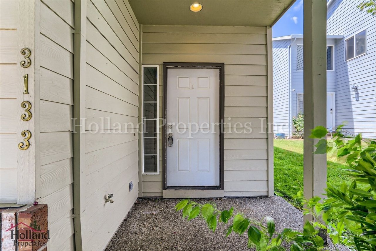 3133 NE 13th Place Hillsboro, OR 97124