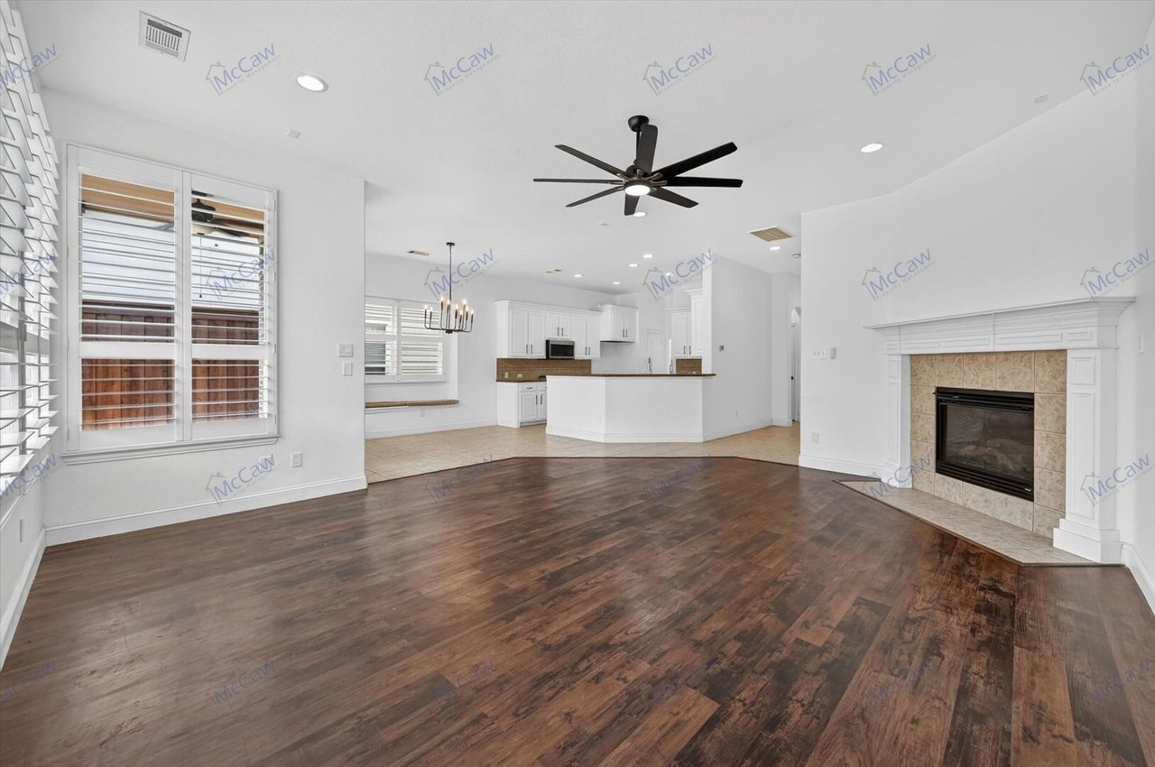 2208 Grizzly Run Ln. Euless, TX 76039