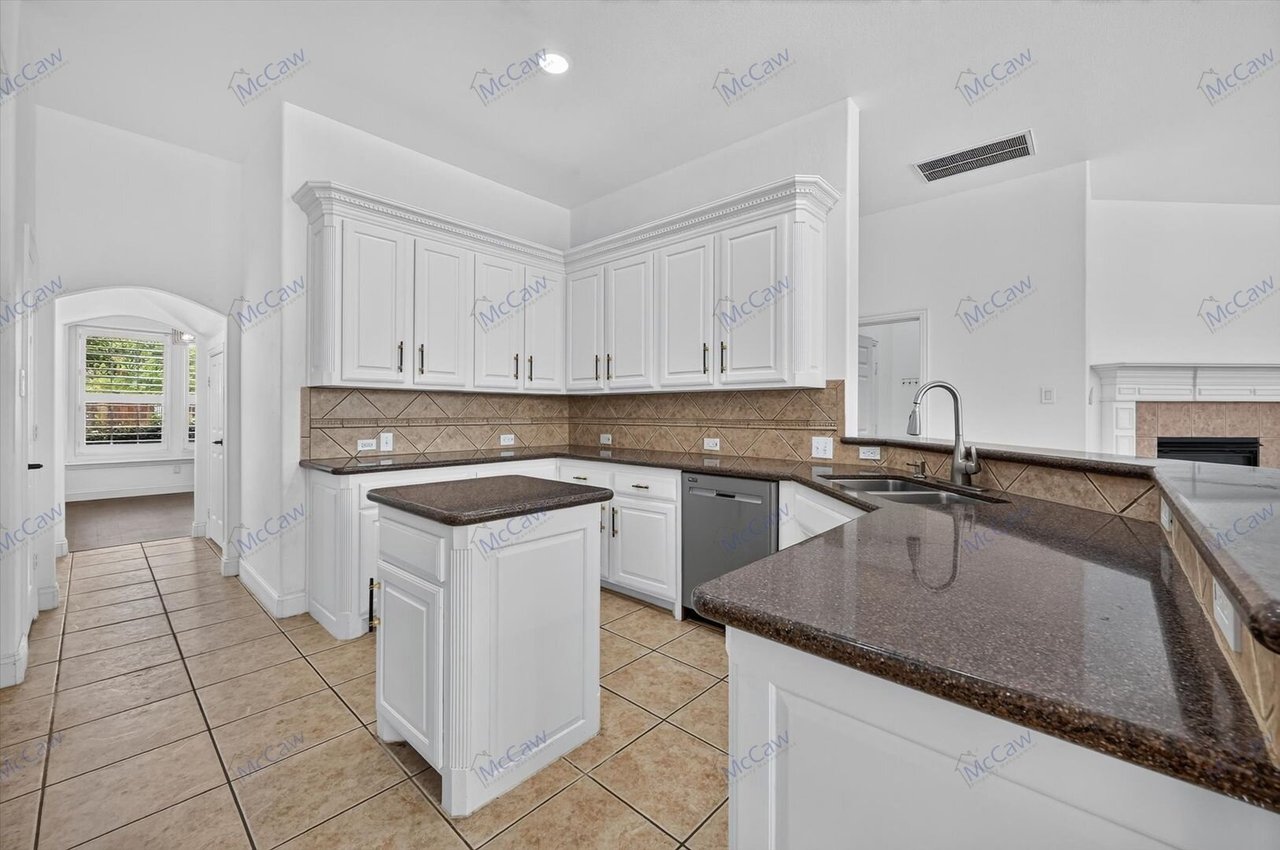 2208 Grizzly Run Ln. Euless, TX 76039