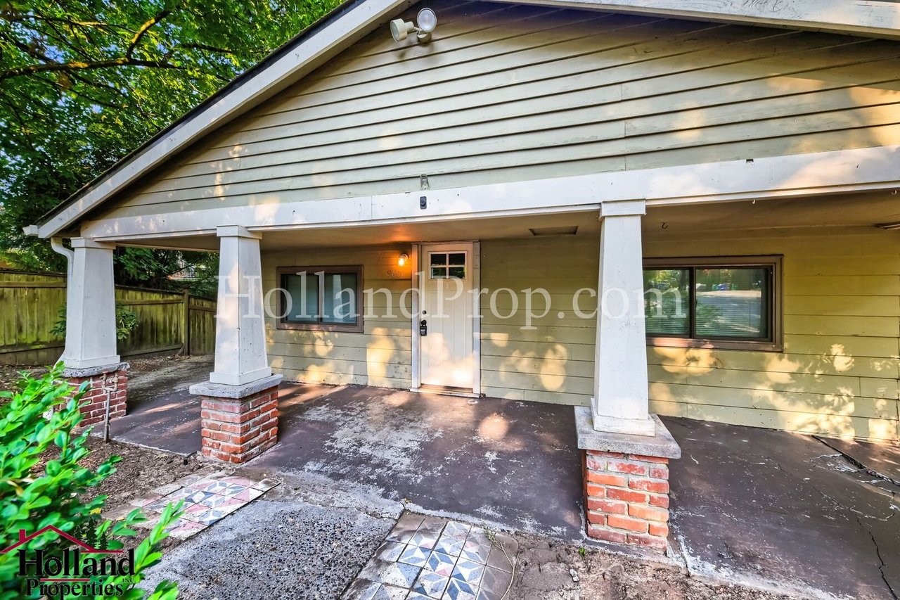 9601 SW 42nd Ave Portland, OR 97219