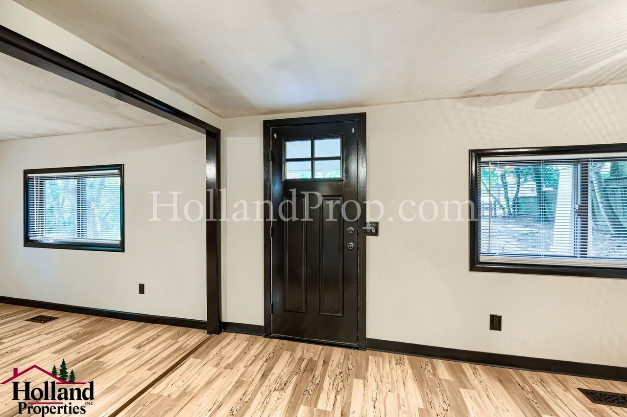 9601 SW 42nd Ave Portland, OR 97219