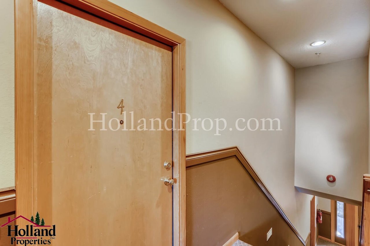 1806 Elm Street Unit 4 Forest Grove, OR 97116