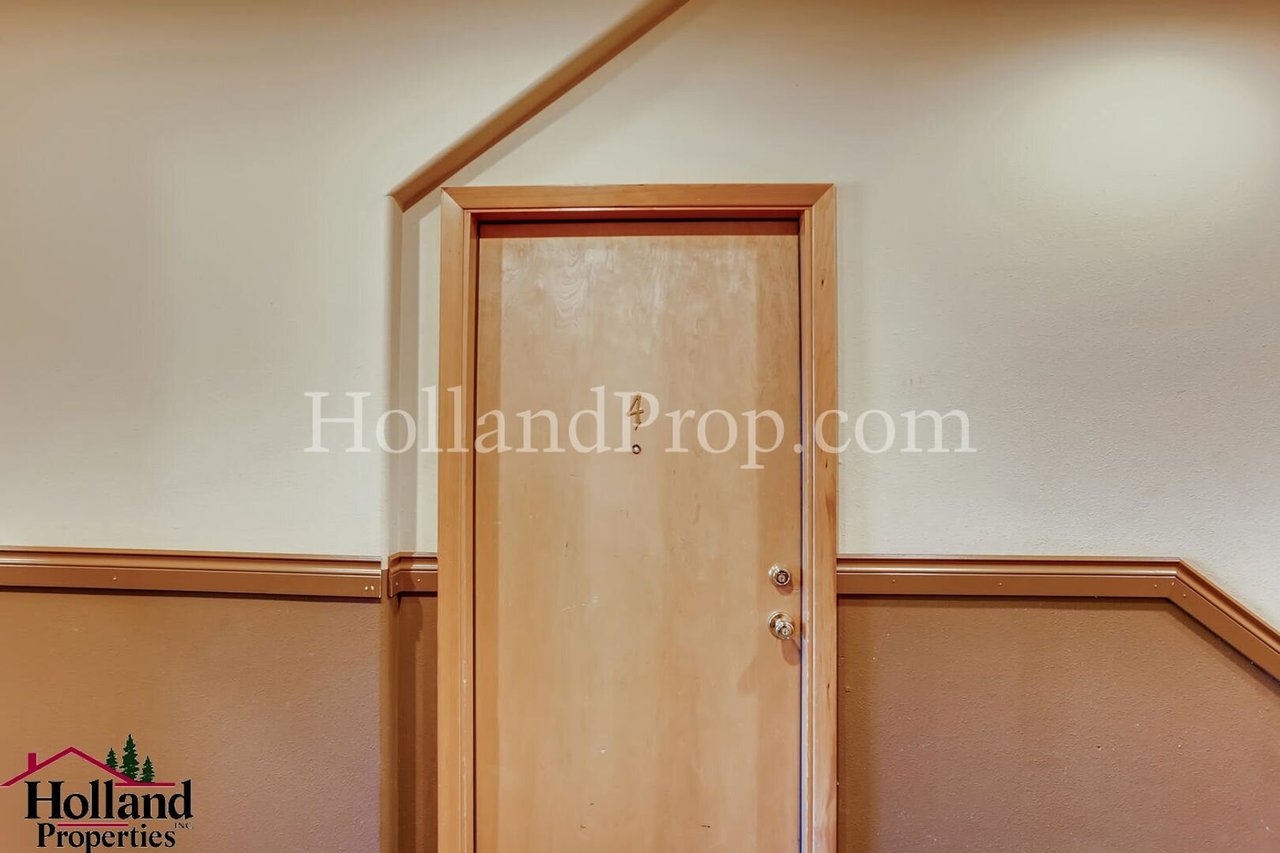 1806 Elm Street Unit 4 Forest Grove, OR 97116