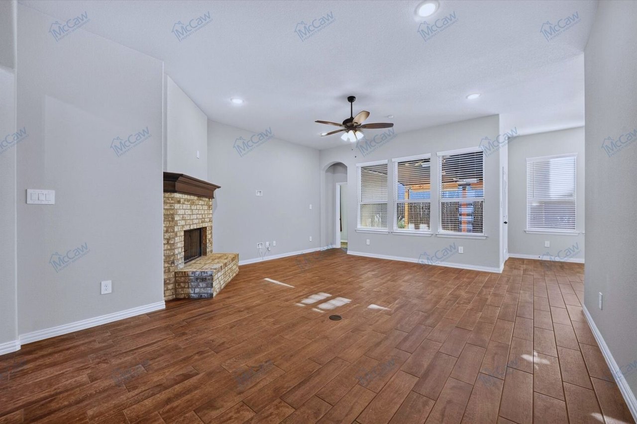412 Brinkley Dr. Saginaw, TX 76179