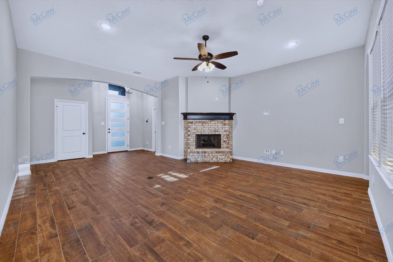 412 Brinkley Dr. Saginaw, TX 76179