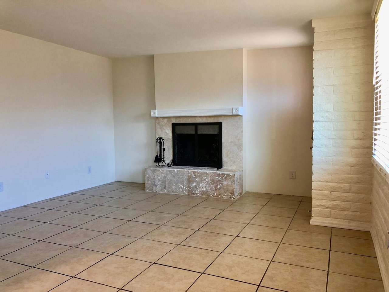 3741 E Blacklidge Dr Tucson, AZ 85716