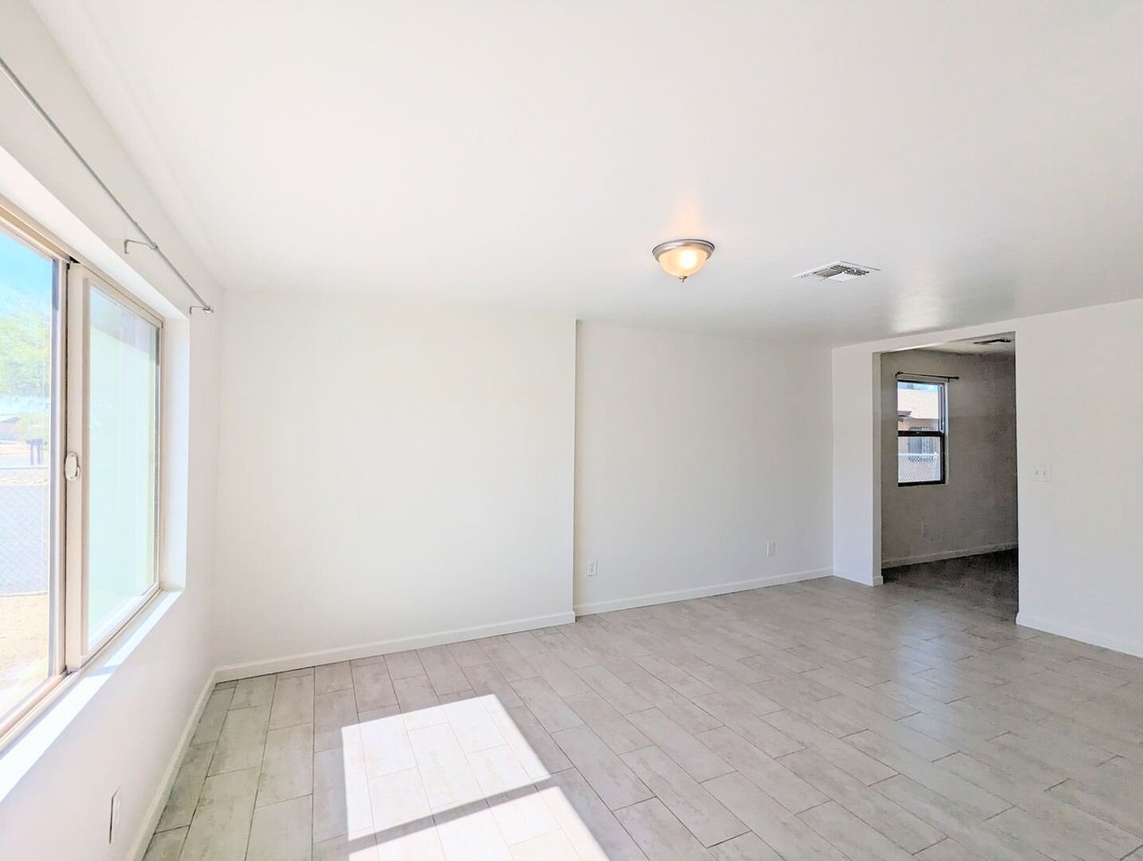 527 E Lester St Tucson, AZ 85705