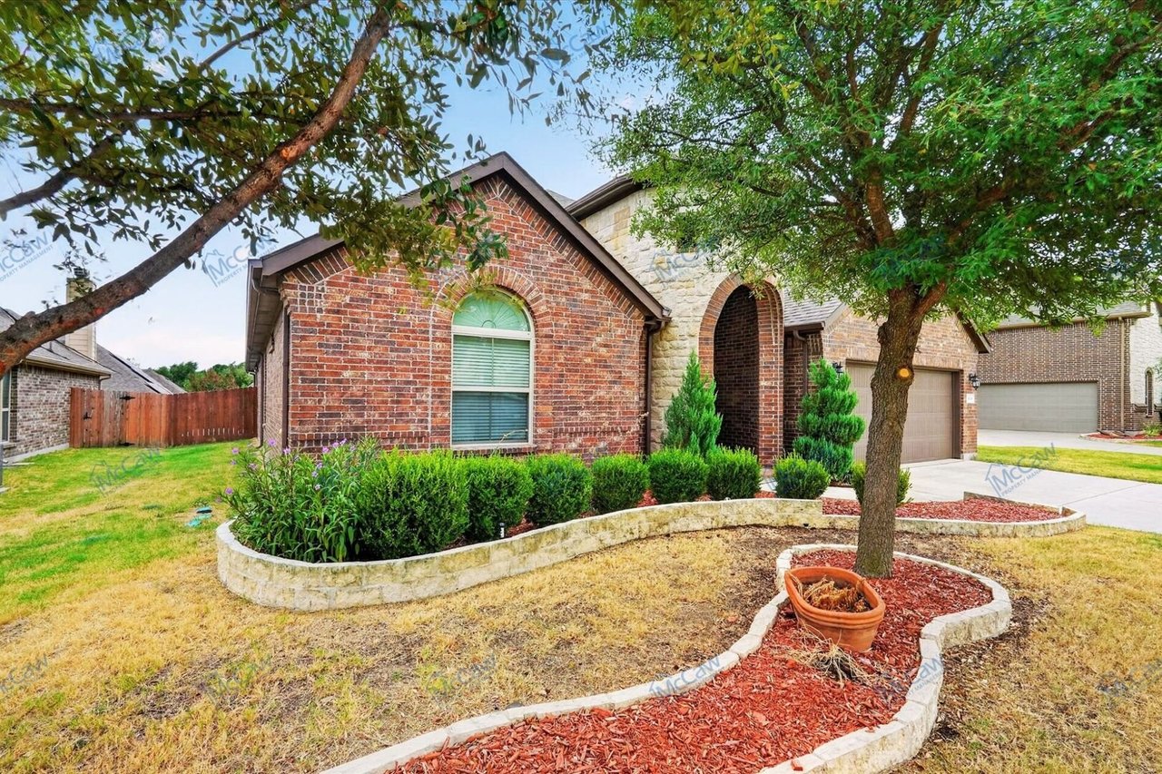430 Brookdale Dr. Midlothian, TX 76065