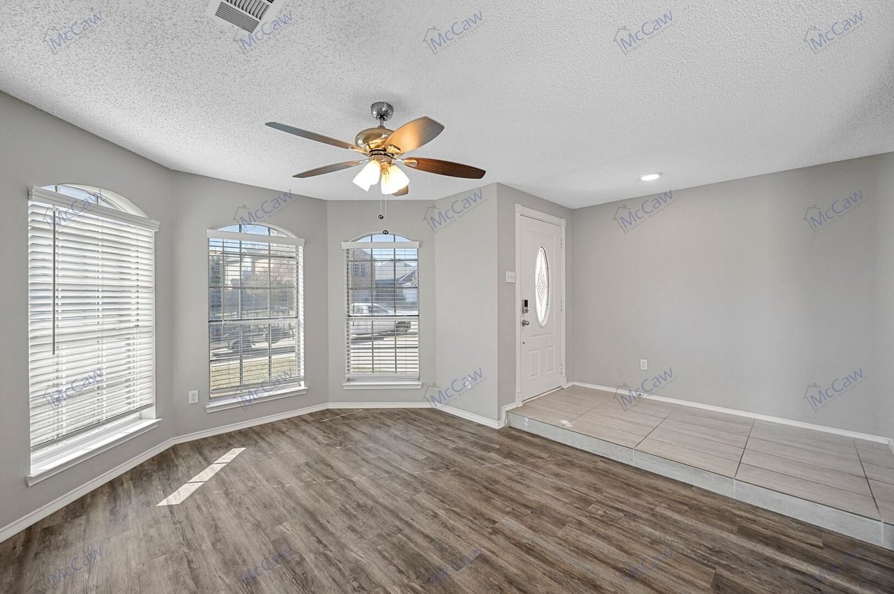 1371 Honeysuckle Ln. Lewisville, TX 75077