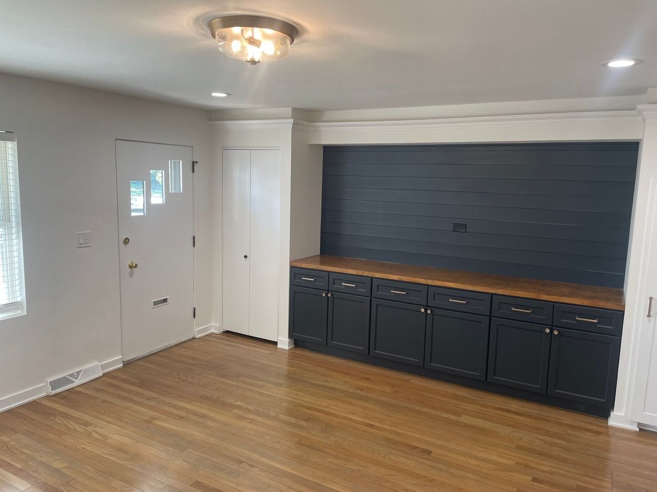 117 E. 6th Avenue Naperville, IL 60563