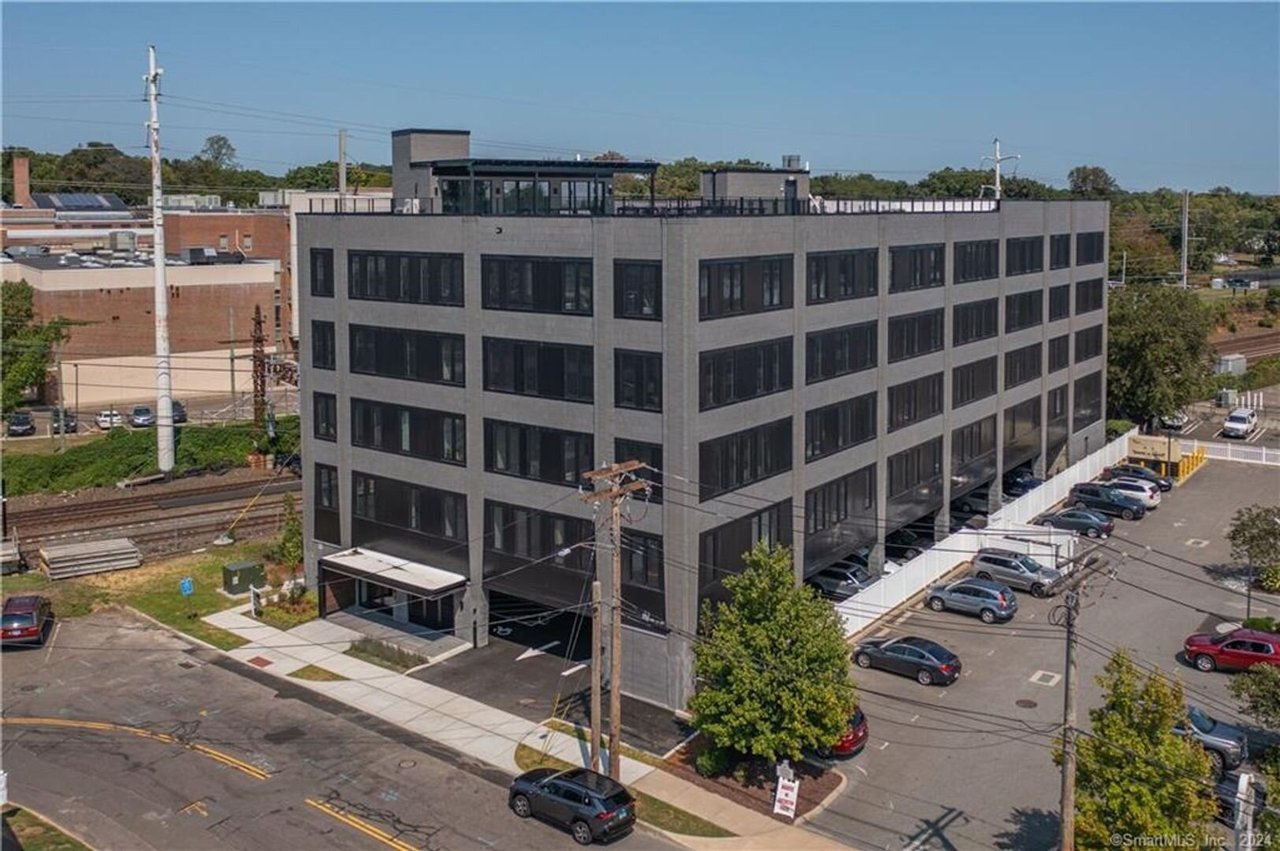 Unit 207-G 78 Unquowa Place Fairfield, CT 06824