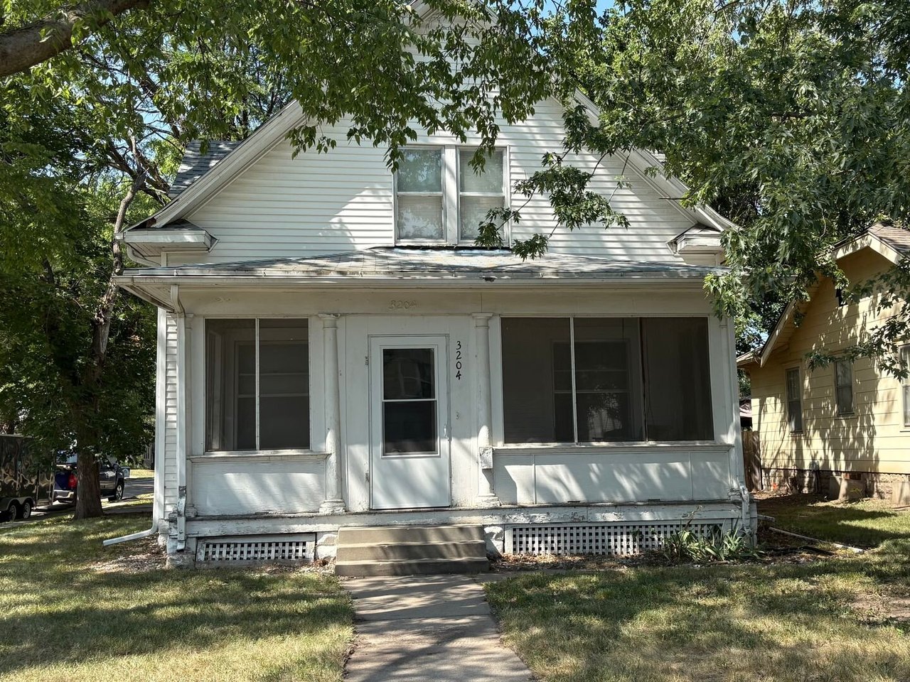 3204 Holdrege Street Lincoln, NE 68503