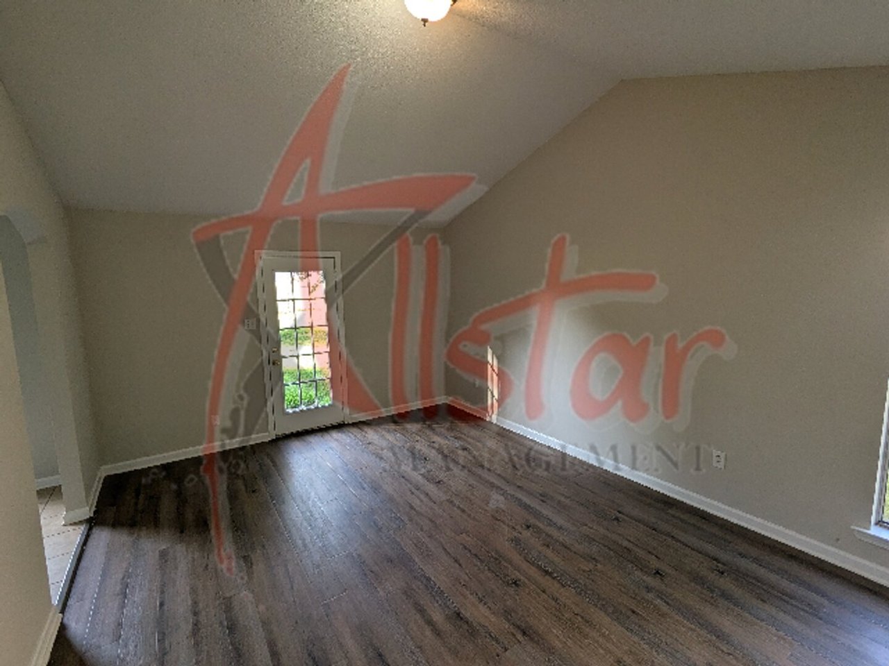 3815 Shadow Oaks