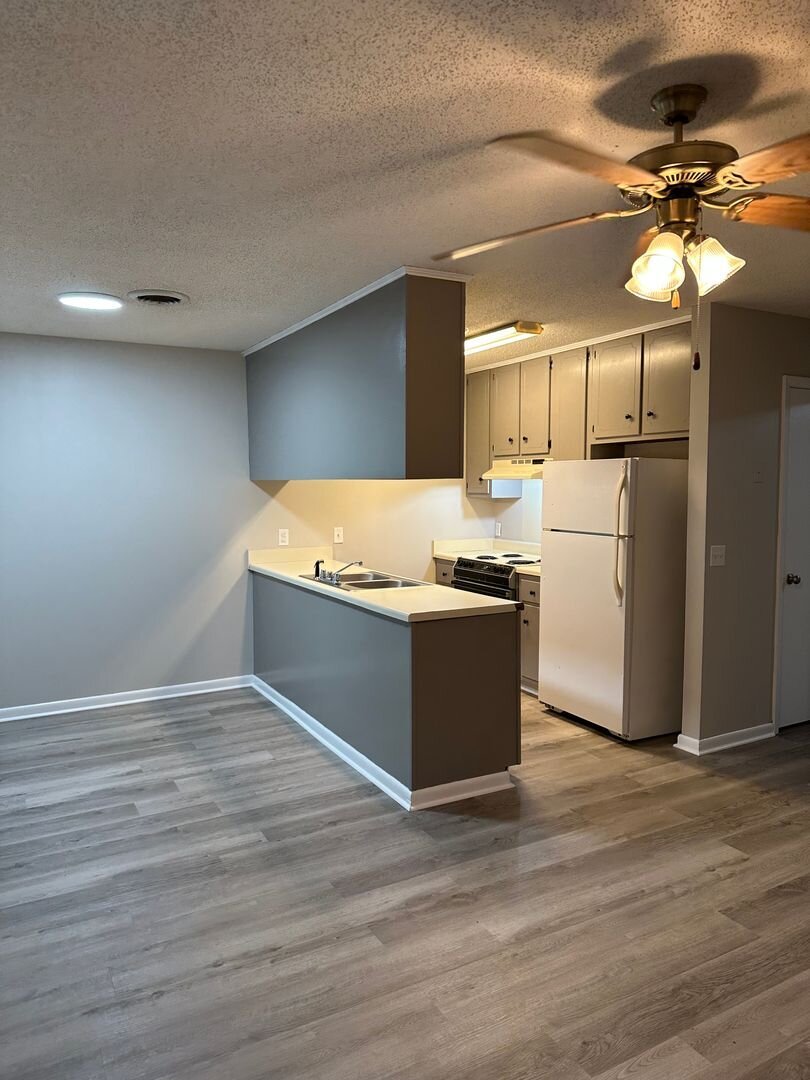 1903 Holmes Street Unit 25