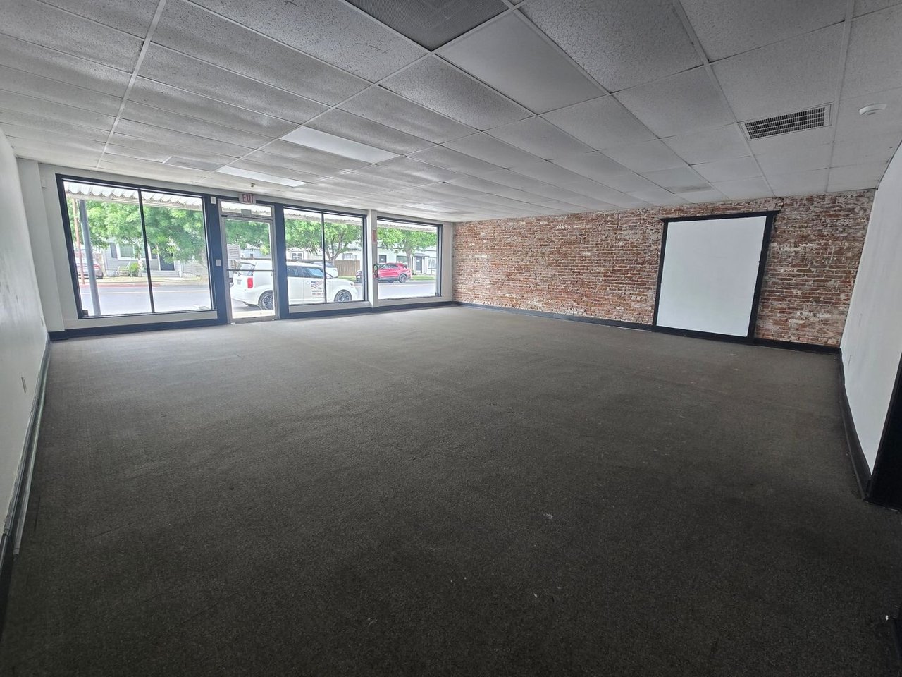 617 N Irwin St - Office Space Hanford, CA 93230
