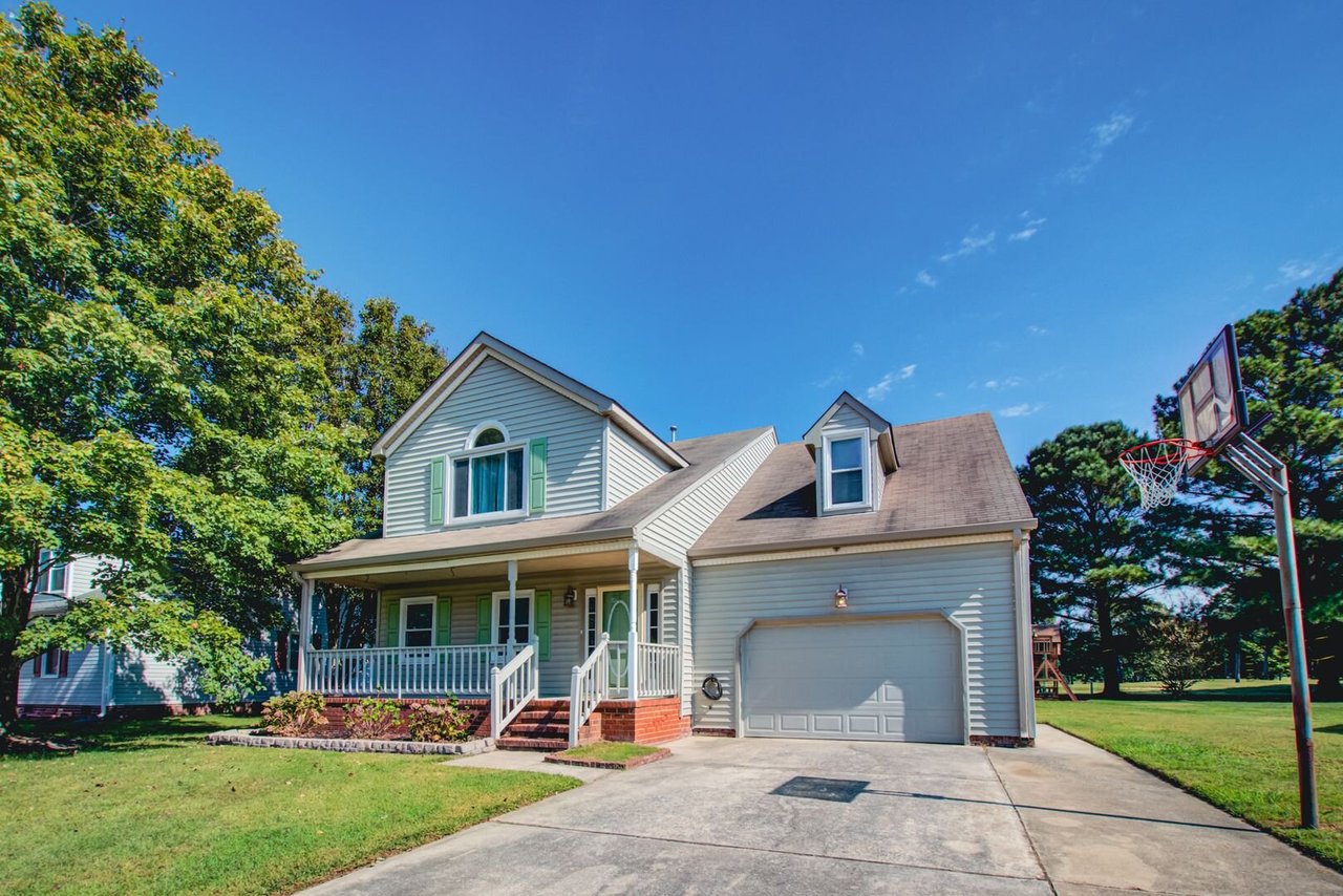 427 Las Gaviotas Boulevard Chesapeake, VA 23322