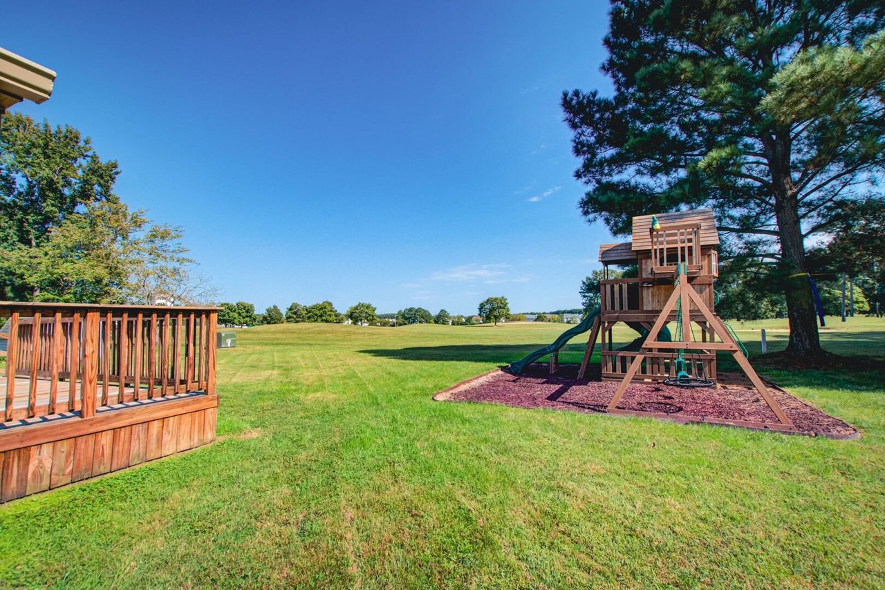 427 Las Gaviotas Boulevard Chesapeake, VA 23322