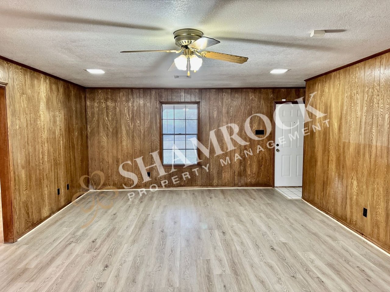 712 N Crooked Creek Lorena, TX 76655