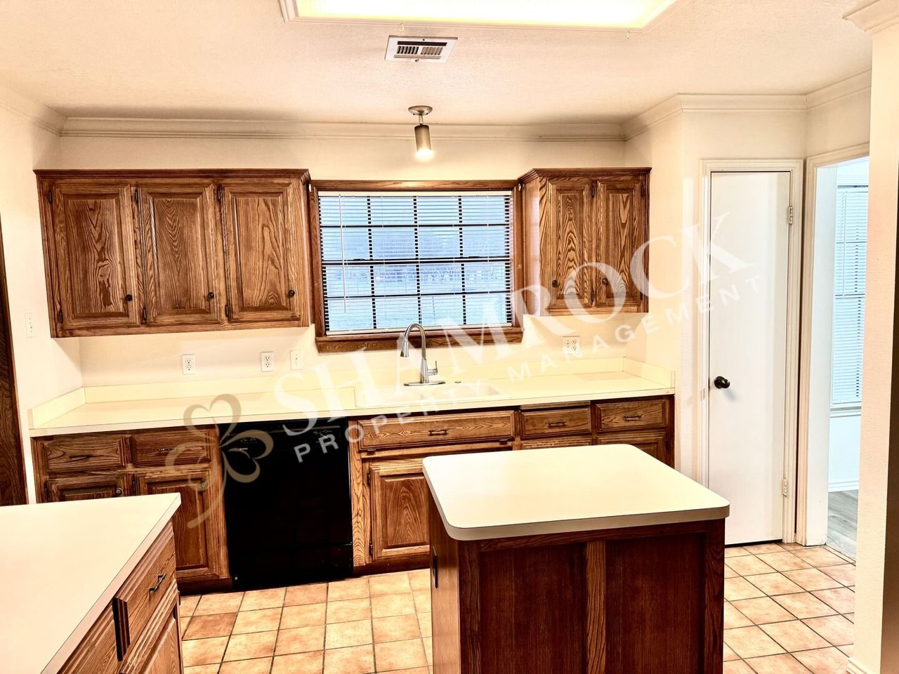 712 N Crooked Creek Lorena, TX 76655