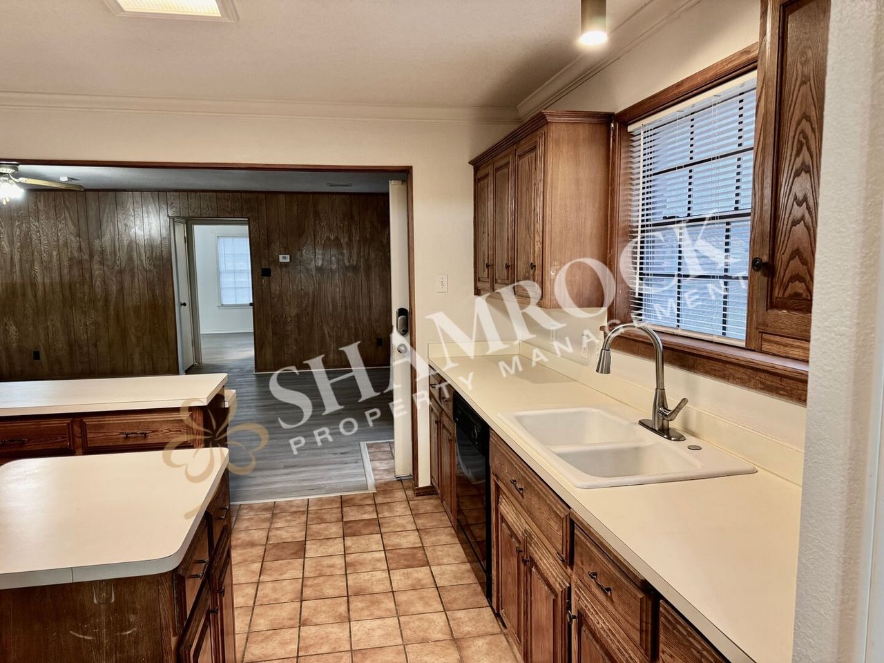 712 N Crooked Creek Lorena, TX 76655