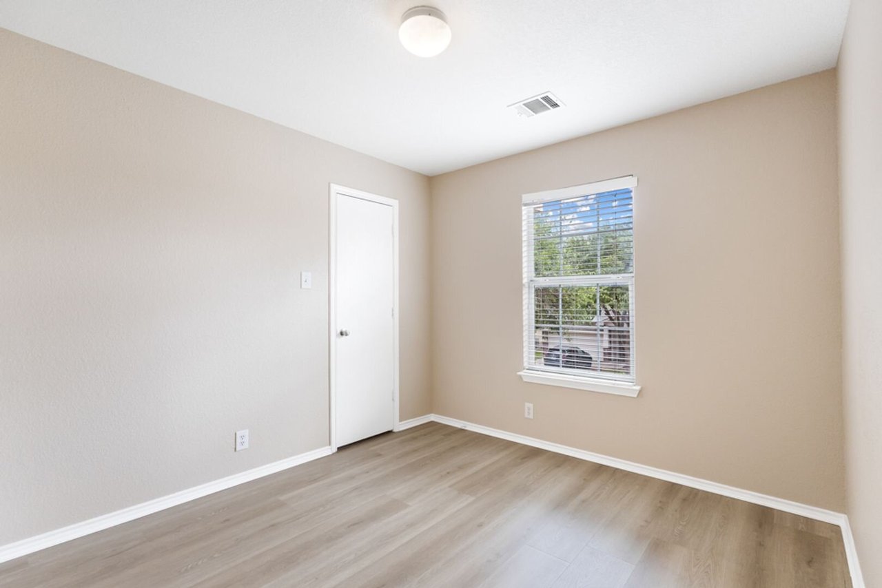 6526 Charles Field Leon Valley, TX 78238