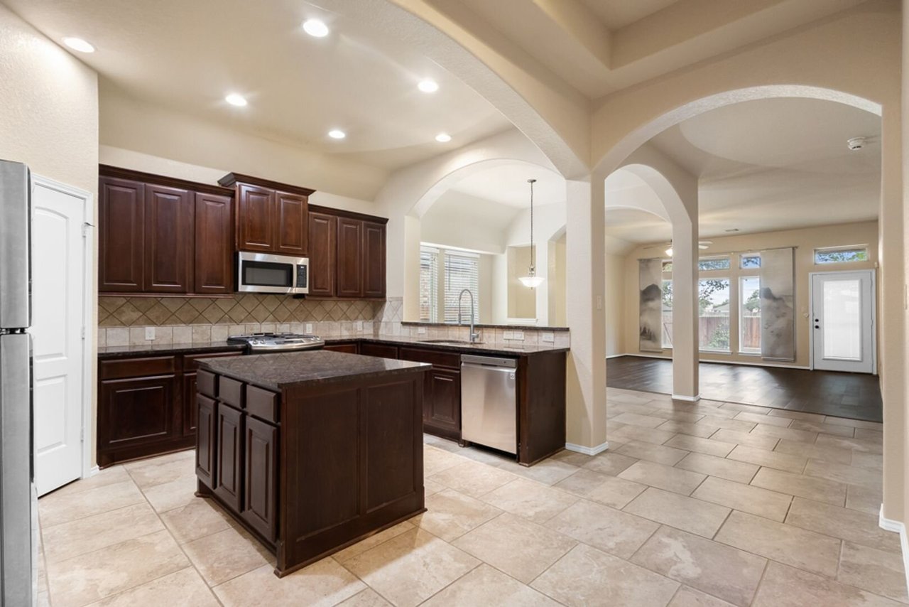 8710 White Crown San Antonio, TX 78254