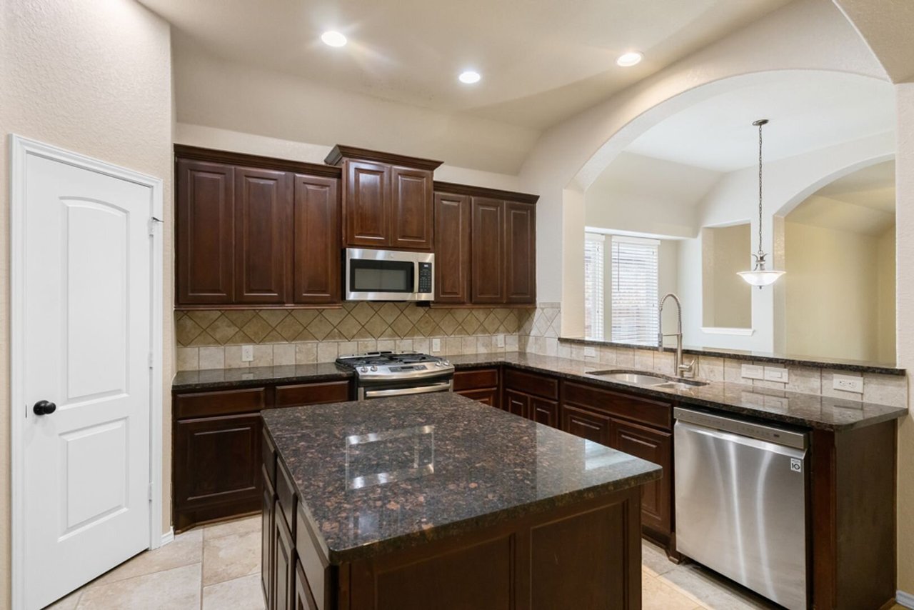 8710 White Crown San Antonio, TX 78254