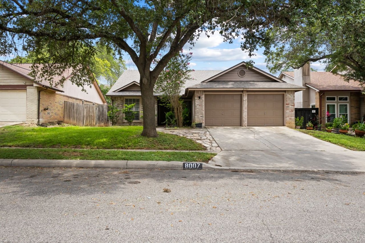 8007 Forest Crossing Live Oak, TX 78233