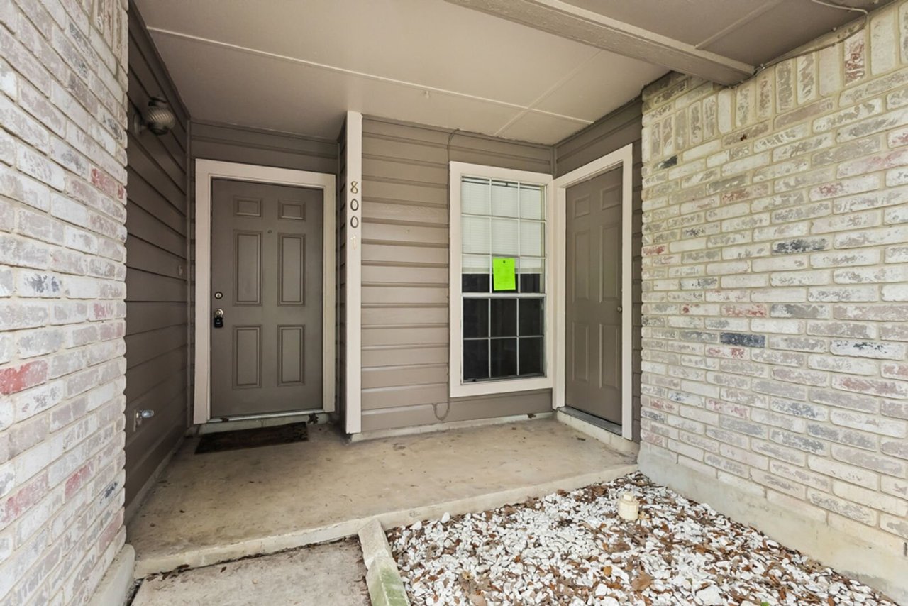 8007 Forest Crossing Live Oak, TX 78233