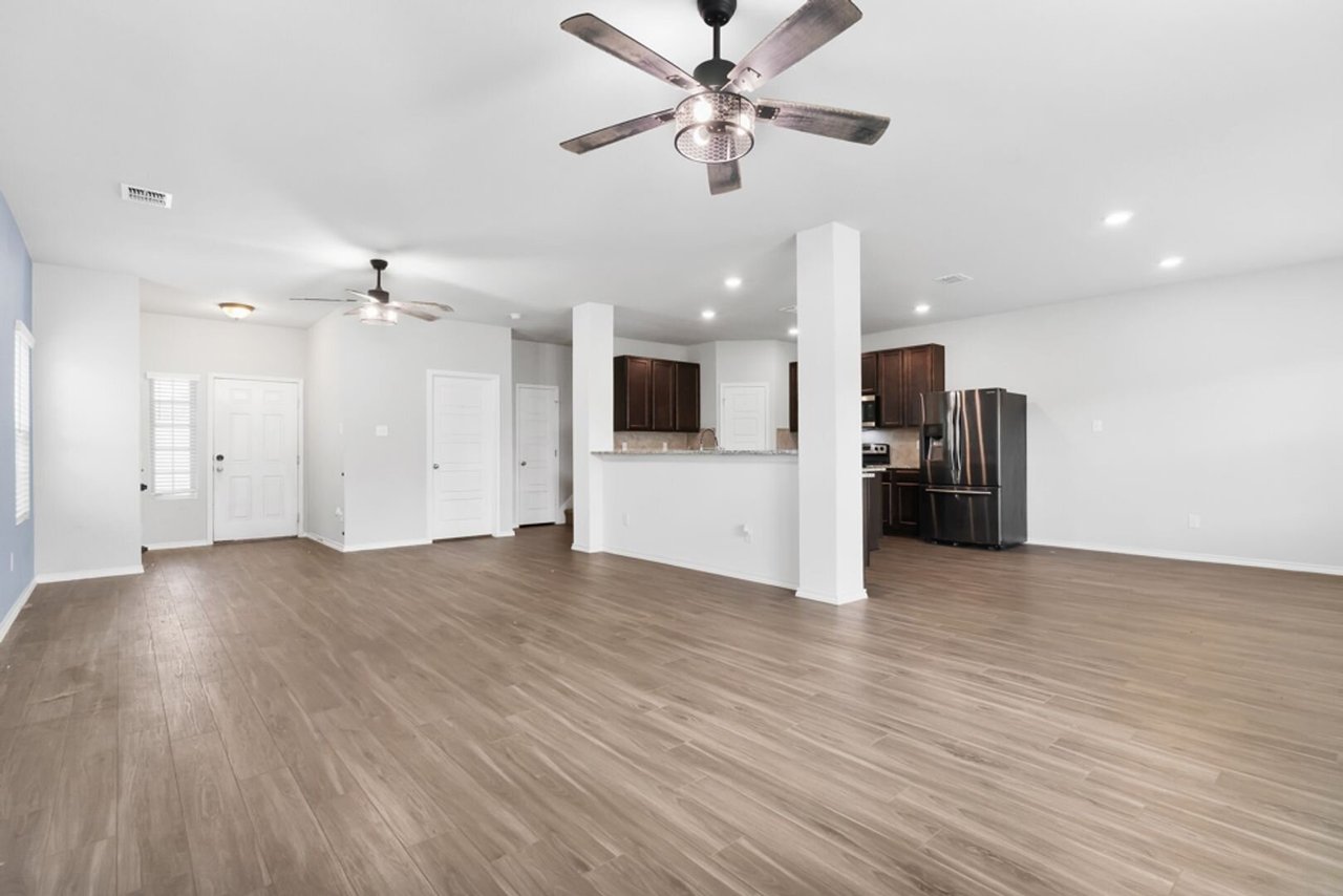5910 Frisbee Path Converse, TX 78109