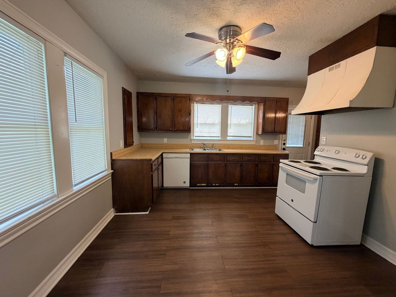 3002 N Main Victoria, TX 77901