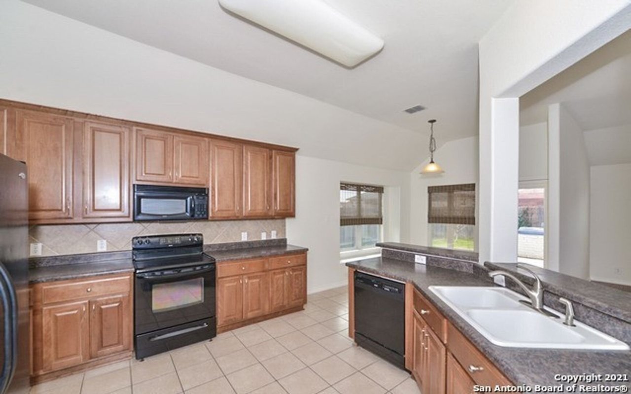 15713 Fair Lane Selma, TX 78154