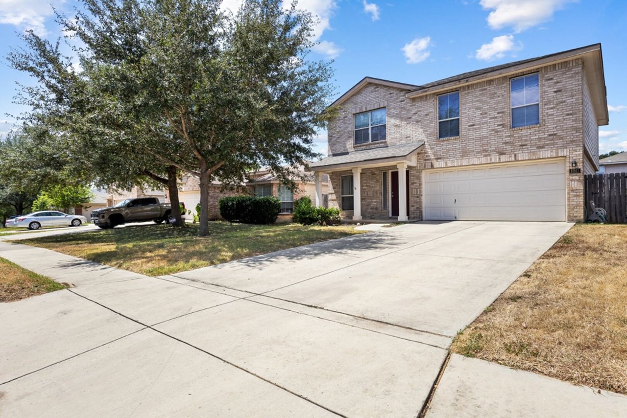 8943 Walnut Springs Universal City, TX 78148