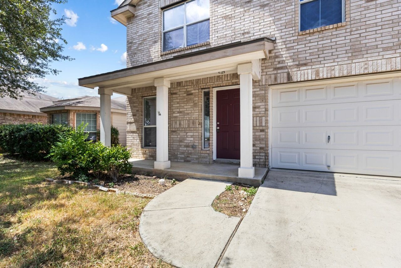 8943 Walnut Springs Universal City, TX 78148