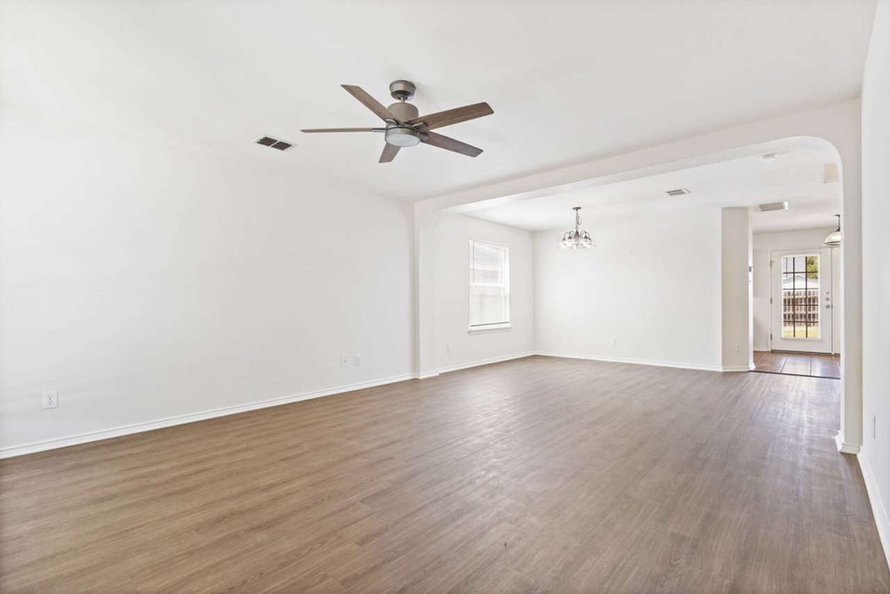 8943 Walnut Springs Universal City, TX 78148