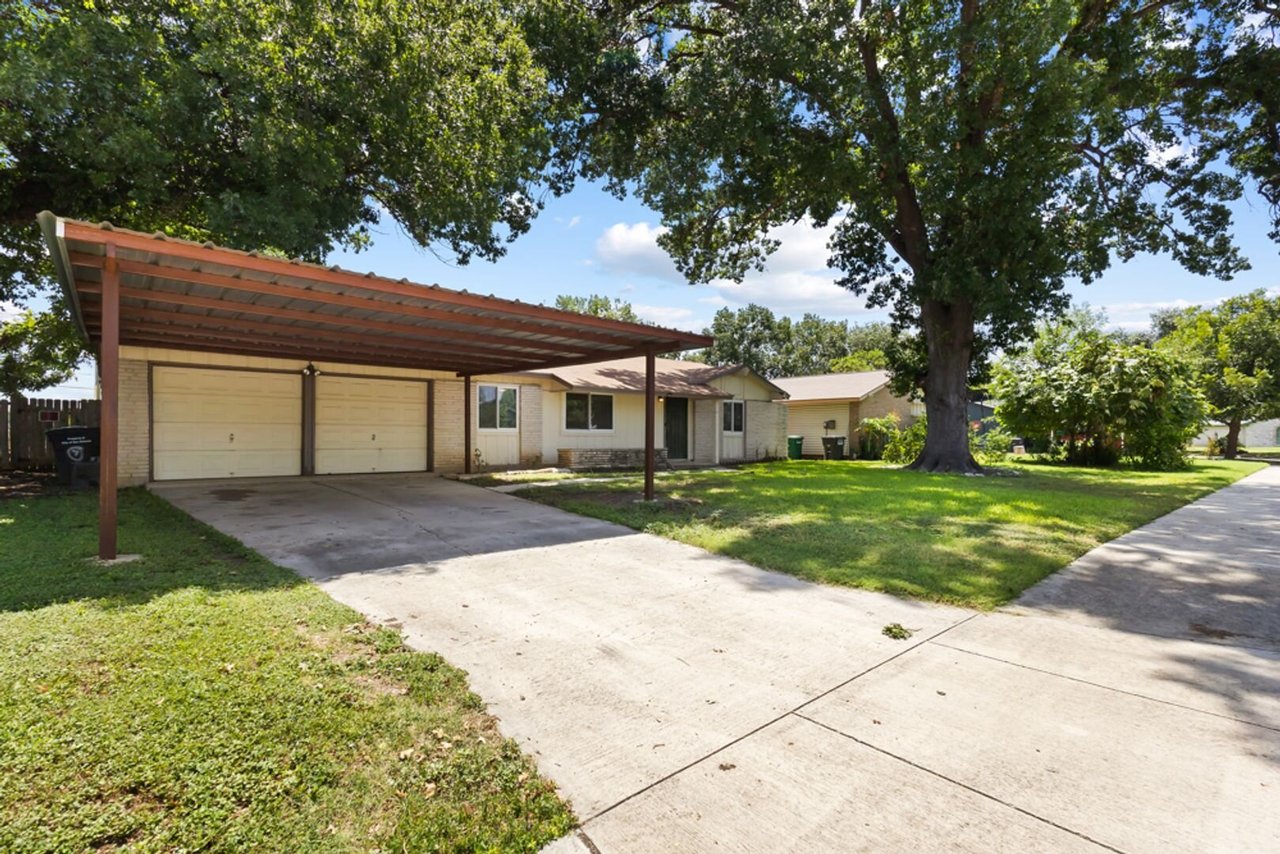 8810 Garden Quarter San Antonio, TX 78217