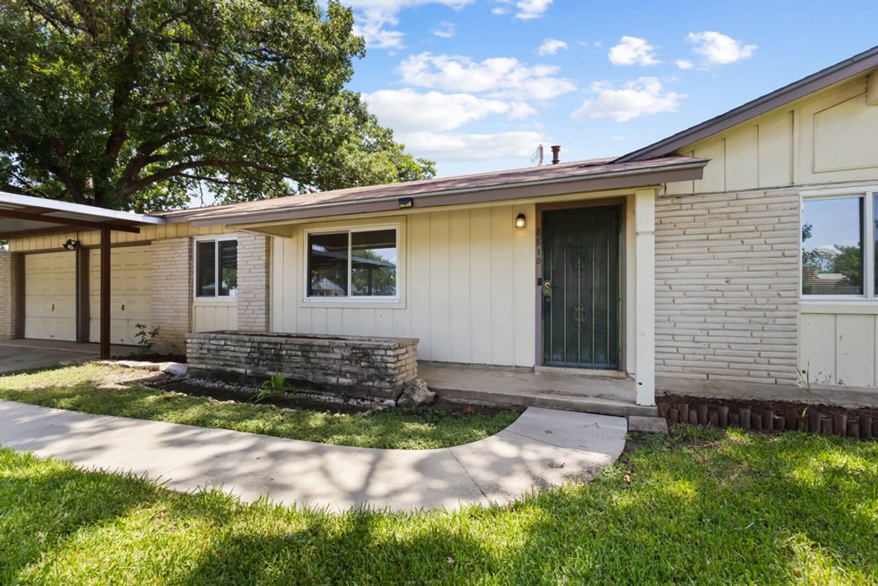 8810 Garden Quarter San Antonio, TX 78217