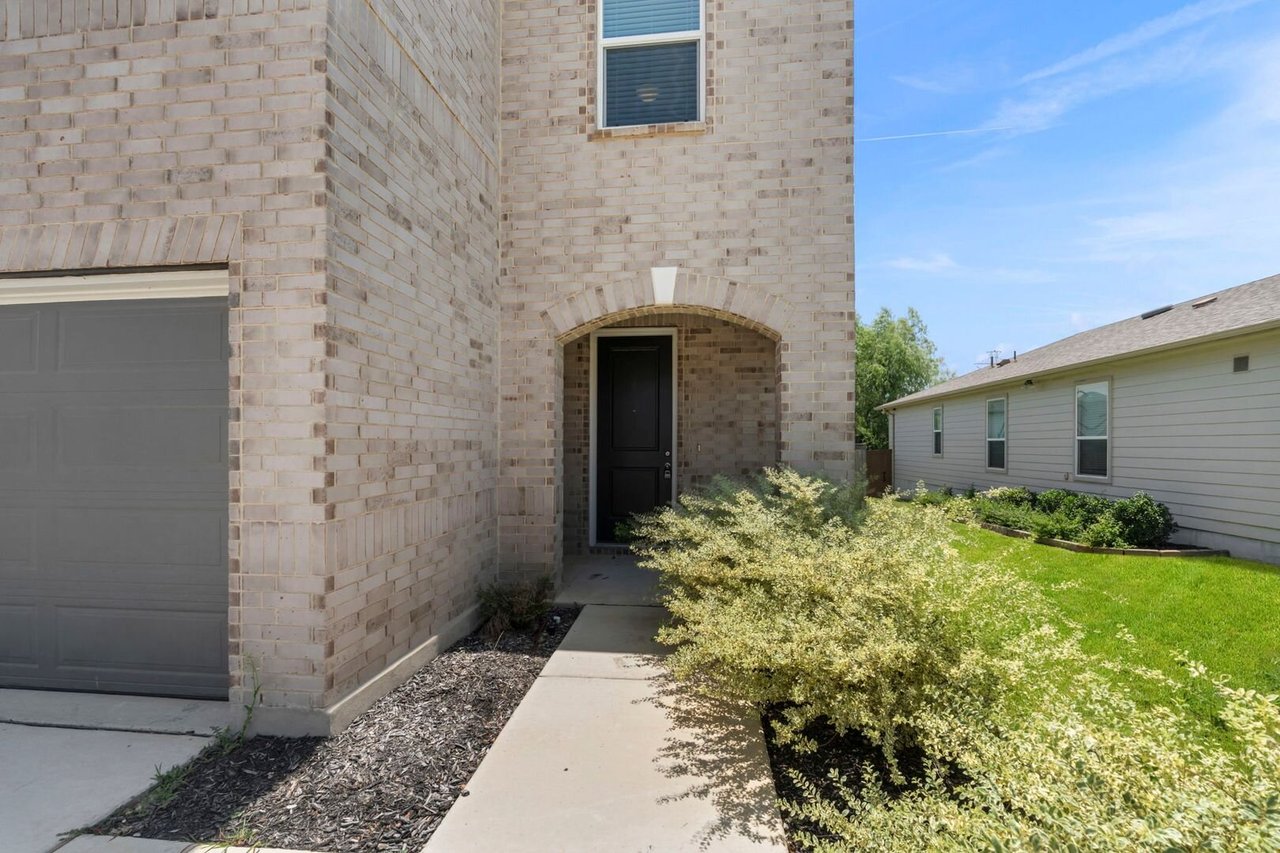 5012 Arrow Vista Marion, TX 78124
