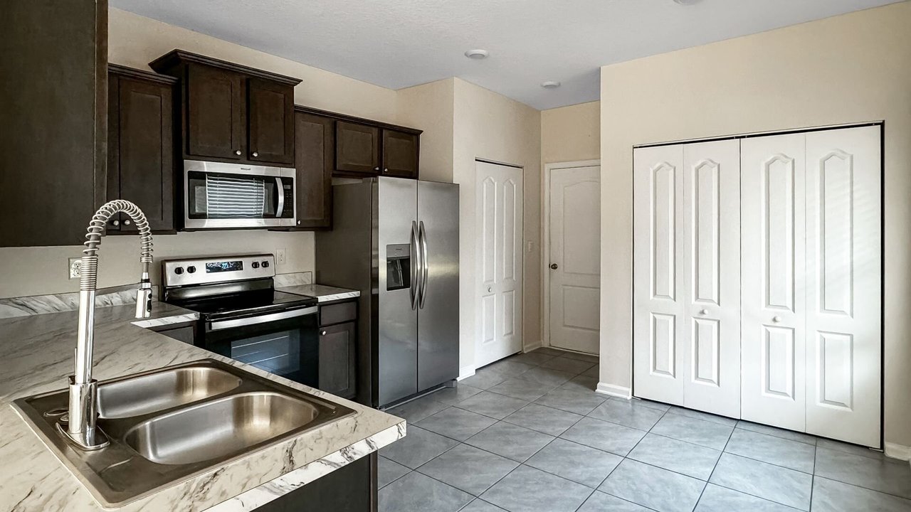 9610 Baylin Ct Jacksonville, FL 32256