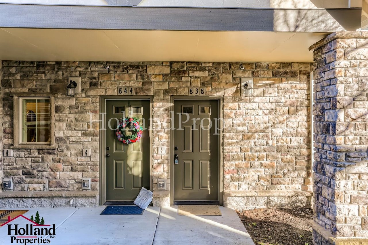 838 NE Wheelock Place Hillsboro, OR 97006