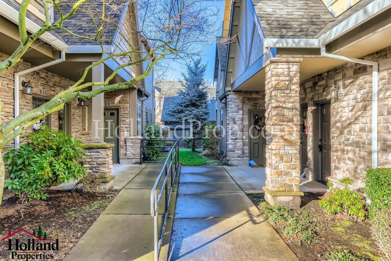 838 NE Wheelock Place Hillsboro, OR 97006