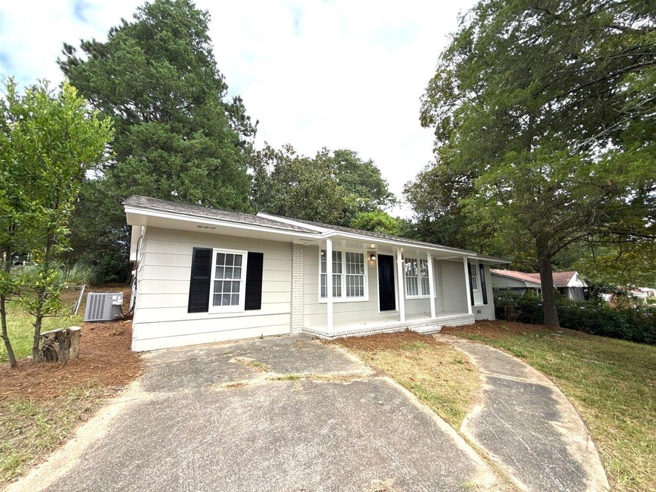 5805 Blueridge Dr